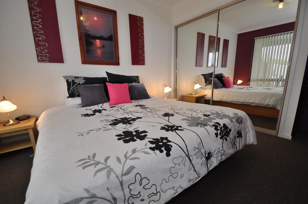 Beachfront Apartments Narooma Phòng bức ảnh